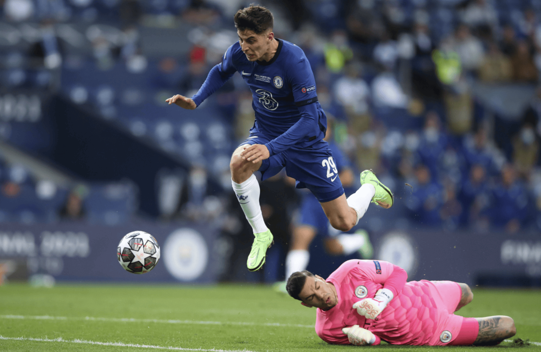 包含今晚世俱杯焦点战；本菲卡完成手感冰凉；赛场秩序良好；赛程密集仍需轮换的词条-开云体育入口